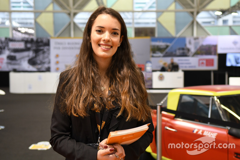 Las chicas en el Salón del Automóvil de Bolonia 2017