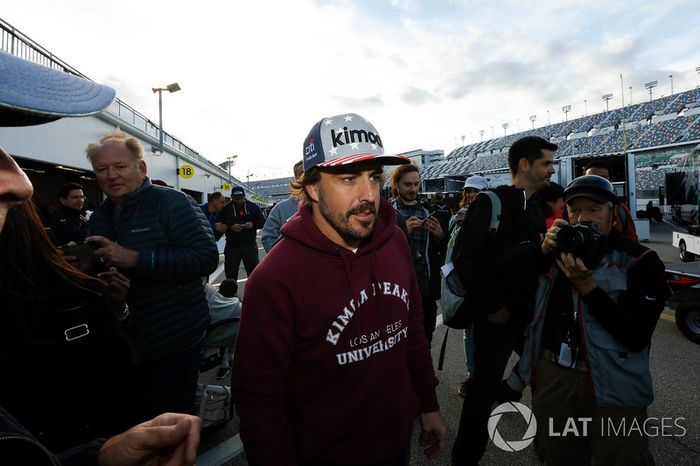 Fernando Alonso, United Autosports with fans