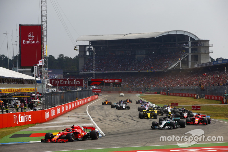 Start action, Sebastian Vettel, Ferrari SF71H, leads Valtteri Bottas, Mercedes AMG F1 W09, Kimi Raikkonen, Ferrari SF71H, Max Verstappen, Red Bull Racing RB14