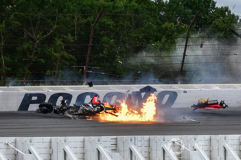 Аварія: Роберт Вікенс, Schmidt Peterson Motorsports Honda, Джеймс Хінчкліфф, Schmidt Peterson Motorsports Honda, Райан Хантер-Рей, Andretti Autosport Honda, П'єтро Фіттіпалді, Dale Coyne Racing Honda