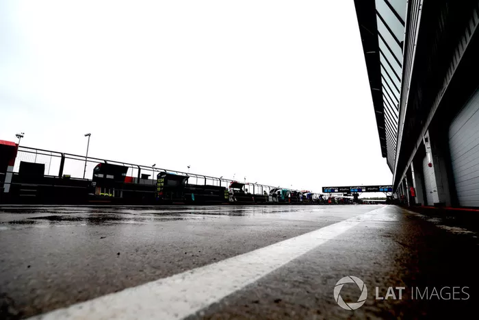 Silverstone mojado