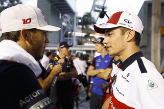 Pierre Gasly, Toro Rosso ve Charles Leclerc, Sauber, ve Max Verstappen, Red Bull Racing, ve Brendon Hartley, Toro Rosso