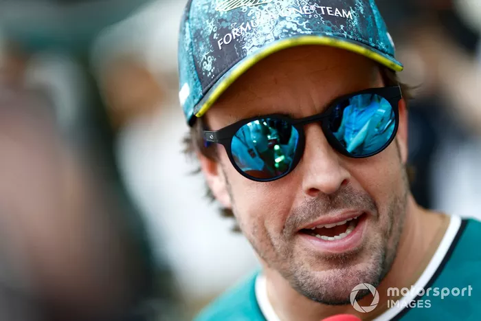 Fernando Alonso, Aston Martin F1 Team, s'adresse aux médias 