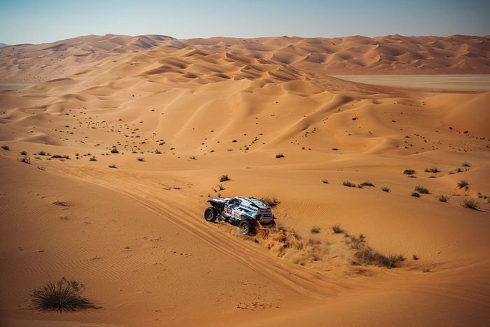 #217 X-raid Mini JCW Team Mini John Cooper Works Rally Plus: Krzysztof Hołowczyc, Łukasz Kurzeja