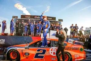 Winner Brad Keselowski, Team Penske, Ford Mustang