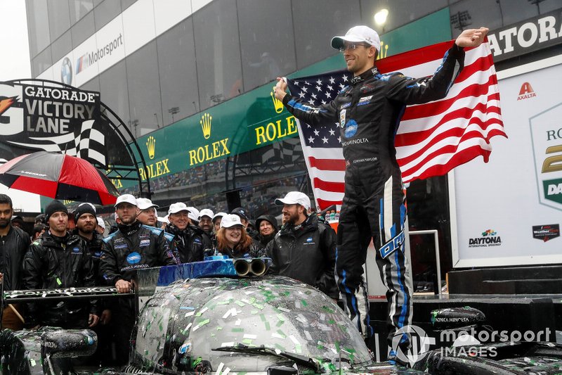 #10 Wayne Taylor Racing Cadillac DPi: Renger Van Der Zande, Jordan Taylor, Fernando Alonso, Kamui Kobayashi, victory celebration, podium