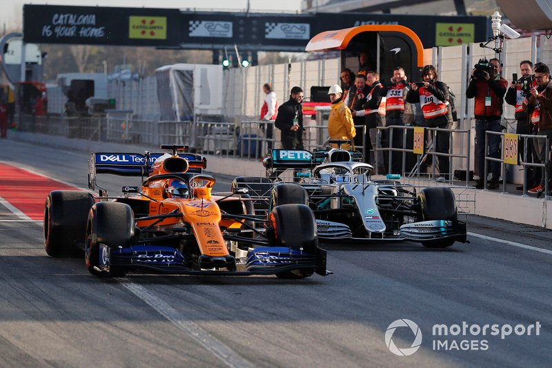 Карлос Сайнс, McLaren MCL34, Валттері Боттас, Mercedes-AMG F1 W10 EQ Power+
