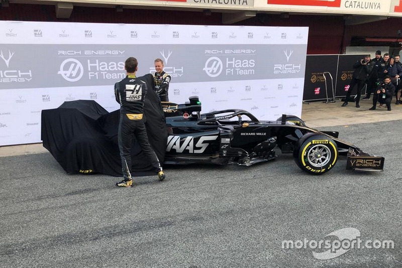 Kevin Magnussen, Haas F1 Team, Romain Grosjean, Haas F1 Team, dévoilent la nouvelle Haas VF-19