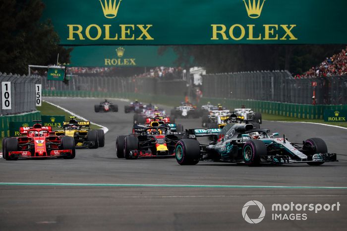 Lewis Hamilton, Mercedes AMG F1 W09 EQ Power+, Daniel Ricciardo, Red Bull Racing RB14 y Sebastian Vettel, Ferrari SF71H
