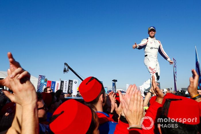 Segundo lugar Robin Frijns, Envision Virgin Racing, celebra en Parc Ferme