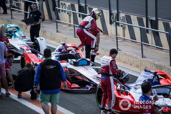 Pascal Wehrlein, Mahindra Racing, M5 Electro exits his car