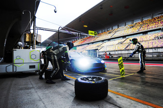 #90 TF Sport Aston Martin Vantage: Salih Yoluc, Jonny Adam, Charles Eastwood
