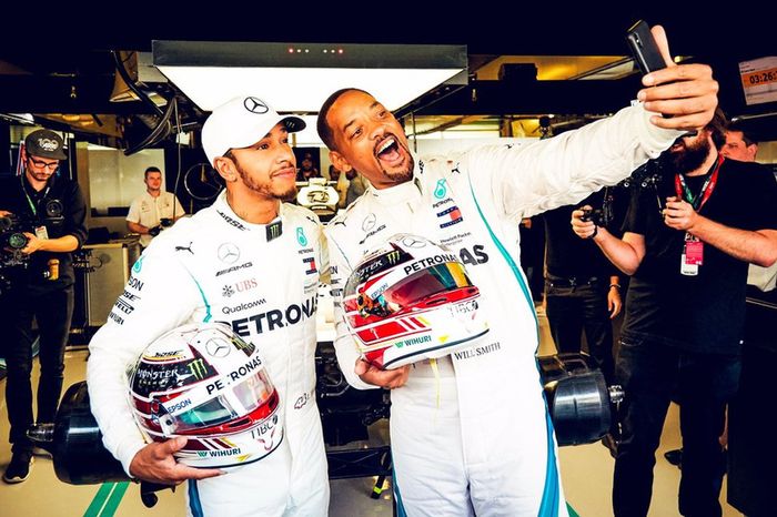El piloto de Mercedes AMG F1 Lewis Hamilton y el actor Will Smith