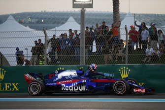 Pierre Gasly, Toro Rosso STR13 s'arrête en piste