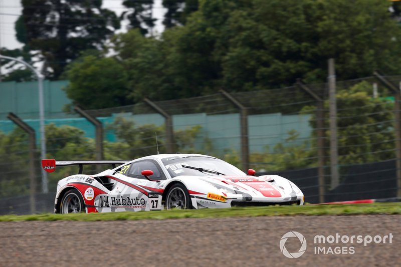 #27 HubAuto Corsa  Ferrari 488 GT3: Heikki Kovalainen, Nick Cassidy, Nick Foster