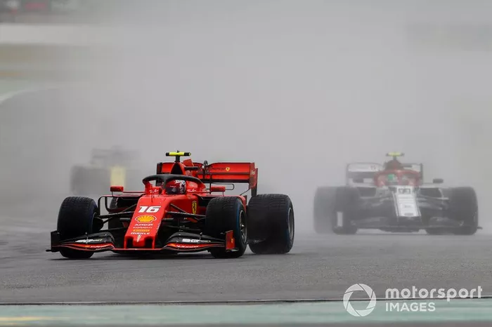 Charles Leclerc, Ferrari SF90, Antonio Giovinazzi, Alfa Romeo Racing C38 
