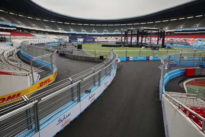 La pista dentro del estadio