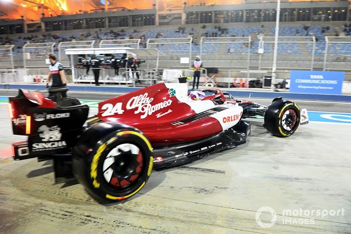 Guanyu Zhou, Alfa Romeo C42, sale del garaje