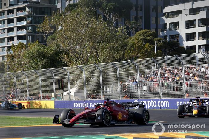 Charles Leclerc, Ferrari F1-75, Max Verstappen, Red Bull Racing RB18, George Russell, Mercedes W13