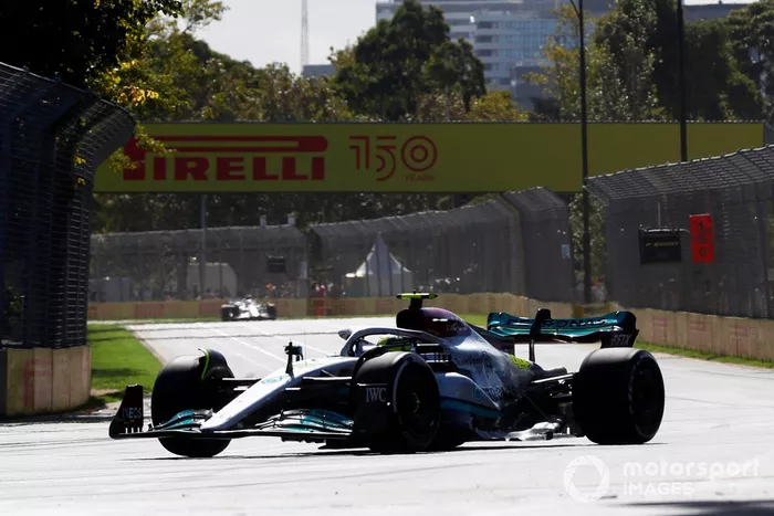 Lewis Hamilton, Mercedes W13, Esteban Ocon, Alpine A522