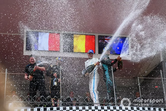 Podio: tercer lugar Jean-Eric Vergne, DS Techeetah, ganador Stoffel Vandoorne, Mercedes-Benz EQ, segundo lugar Mitch Evans, Jaguar Racing