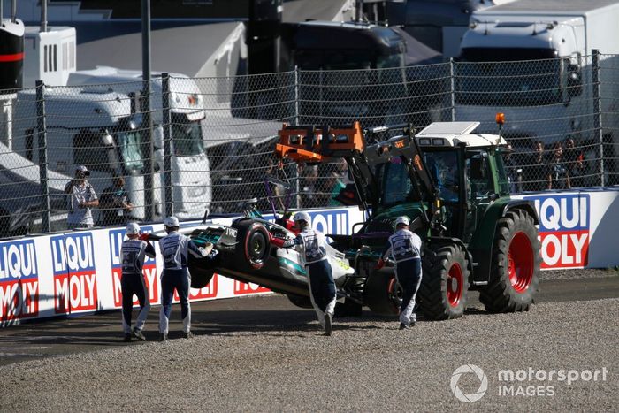 Choque de Lewis Hamilton, Mercedes W13 en la Q3