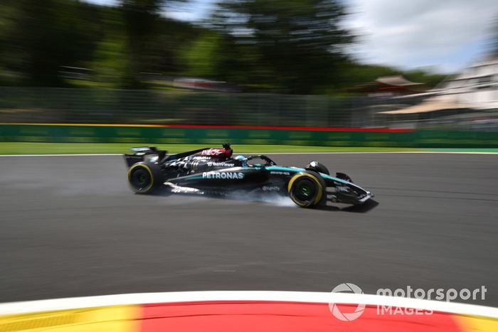 George Russell, Mercedes F1 W15, se bloquea