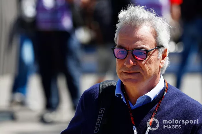 Carlos Sainz Sr arrive sur le circuit 
