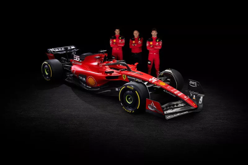 Carlos Sainz, Ferrari Charles Leclerc, Ferrari Frederic Vasseur, Team Principal Ferrari, Ferrari SF-23 