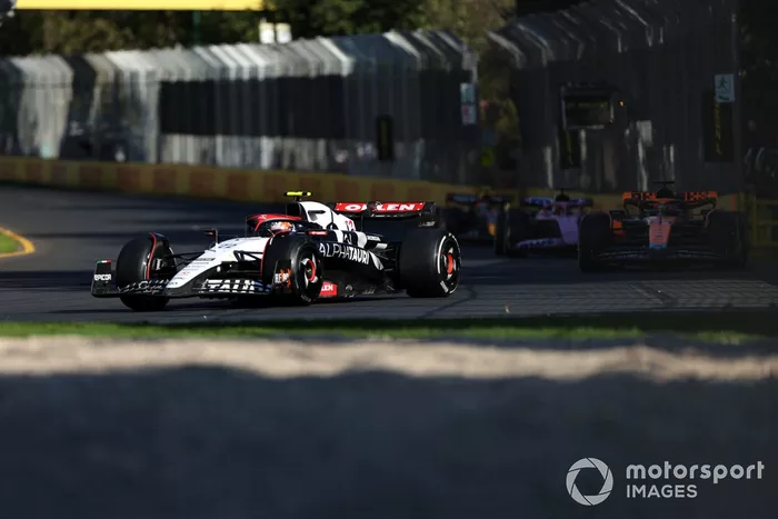 Yuki Tsunoda, AlphaTauri AT04, Oscar Piastri, McLaren MCL60