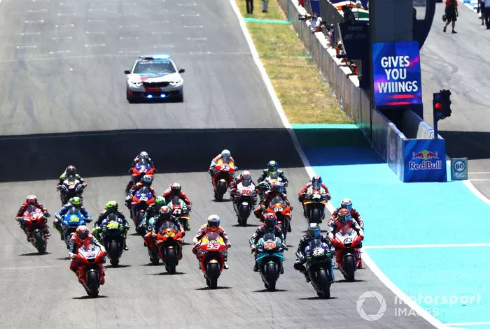 Maverick Viñales, Yamaha Factory Racing líder al inicio