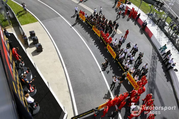 Podio: Lewis Hamilton, Max Verstappen, Charles Leclerc