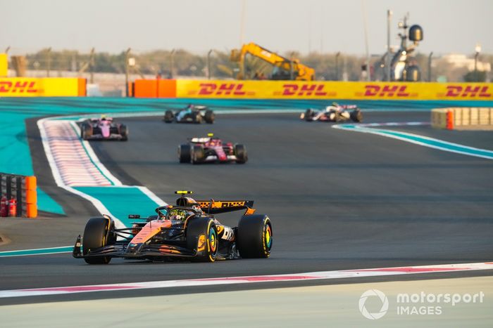 Lando Norris, McLaren MCL38, Carlos Sainz, Ferrari SF-24, Pierre Gasly, Alpine A524