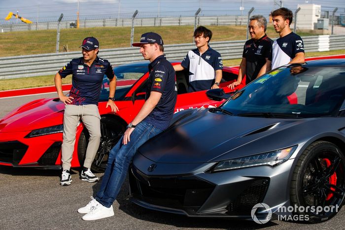 Sesión de fotos del Honda NSX, con Sergio Pérez, Red Bull Racing, Max Verstappen, Red Bull Racing, Yuki Tsunoda, AlphaTauri, Pierre Gasly, AlphaTauri y Masashi Yamamoto, Director General de Honda Motorsport 