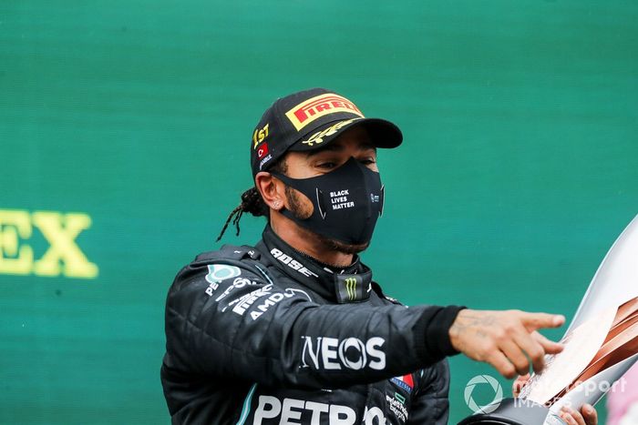 Lewis Hamilton, Mercedes-AMG F1, 1° posto, sul podio