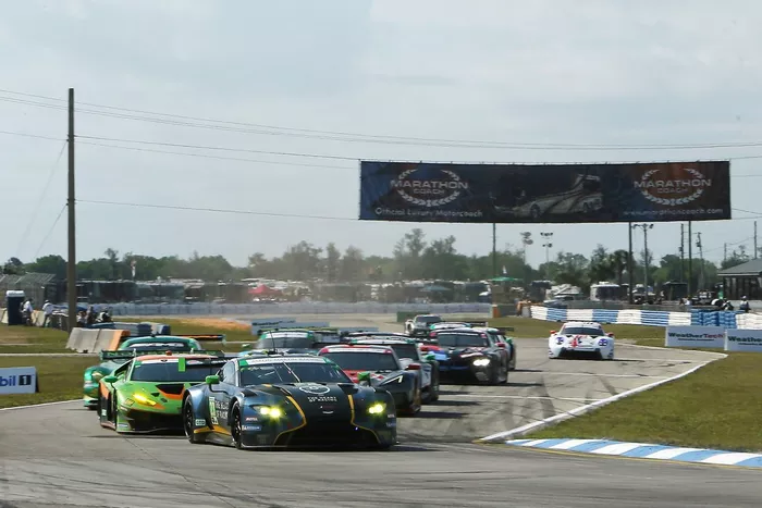 #23 Heart of Racing Team Aston Martin Vantage GT3, GTD: Ian James, Ross Gunn, Roman De Angelis
