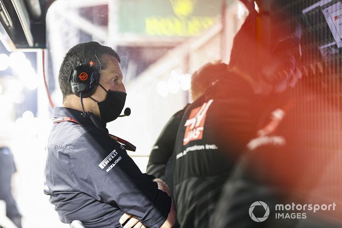 Guenther Steiner, Director de Haas F1 en el pit wall