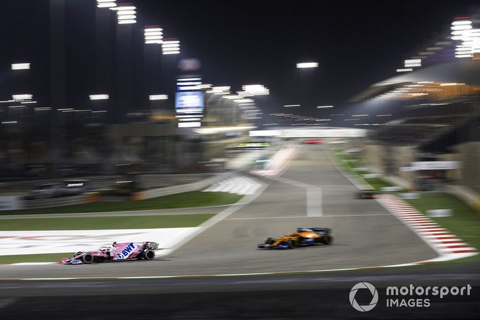Sergio Pérez, Racing Point RP20, Carlos Sainz Jr., McLaren MCL35