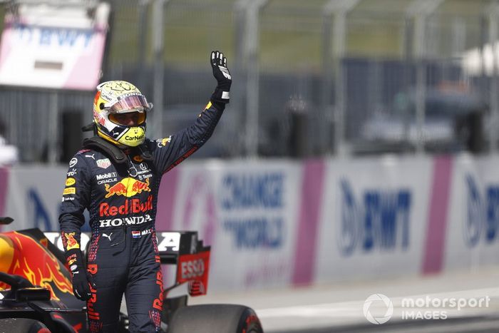 Ganador de la pole Max Verstappen, Red Bull Racing, celebra en Parc Ferme