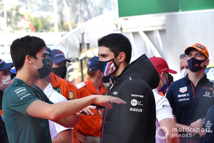 Lance Stroll, Aston Martin, Esteban Ocon, Alpine F1 en el desfile de pilotos