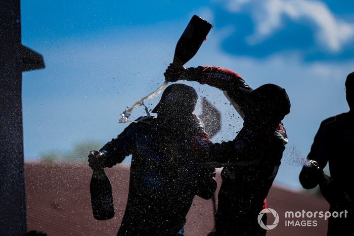 #10 Wayne Taylor Racing Acura ARX-05 Acura DPi: Ricky Taylor, Filipe Albuquerque, #31 Action Express Racing Cadillac DPi: Pipo Derani, Tristan Nunez