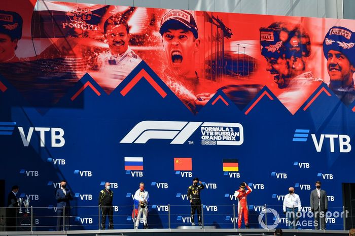 Podio: segundo lugar Nikita Mazepin, Hitech Grand Prix, ganador Guanyu Zhou, UNI-Virtuosi y tercer lugar Mick Schumacher, Prema Racing