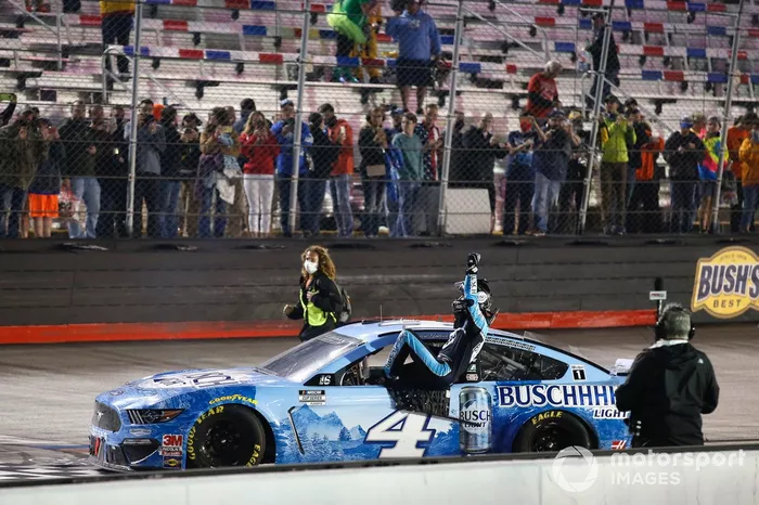 Ganador Kevin Harvick, Stewart-Haas Racing, Ford Mustang
