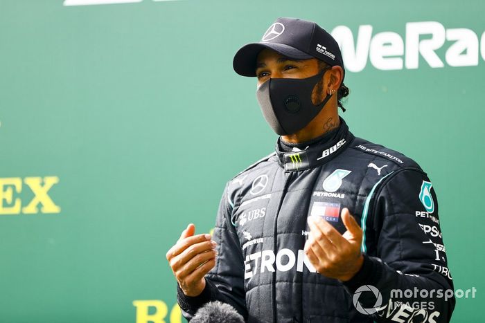 Ganador de la pole Lewis Hamilton, Mercedes-AMG F1 
