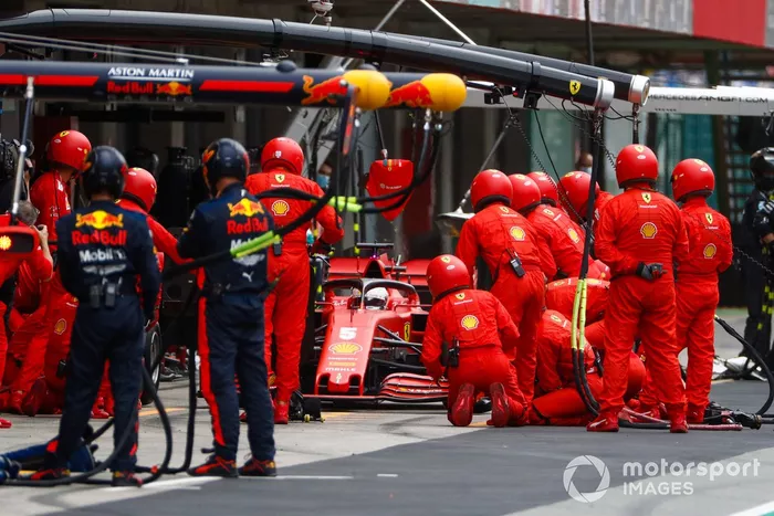 Sebastian Vettel, Ferrari SF1000, pit stop