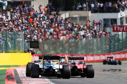 Valtteri Bottas, Williams FW38;Sebastian Vettel, Ferrari SF16-H