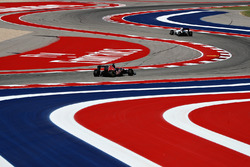 Даниил Квят, Scuderia Toro Rosso STR11, и Валттери Боттас, Williams FW38
