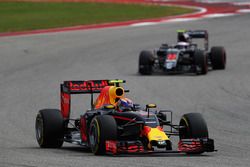 Max Verstappen, Red Bull Racing RB12 , Jenson Button, McLaren MP4-31