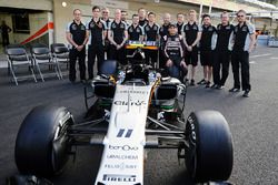 Sergio Pérez, Sahara Force India F1 en la foto del equipo