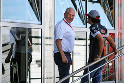 Helmut Marko, Red Bull, mit Carlos Sainz Jr., Scuderia Toro Rosso